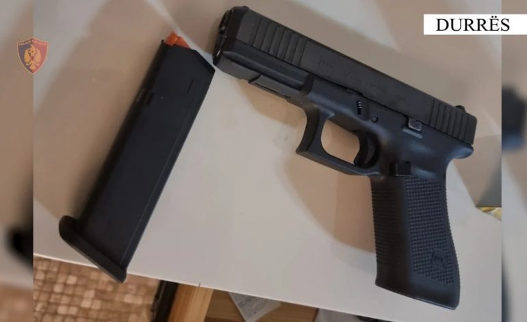 E PËSON KEQ/ Iu gjet armë pa leje në banesën në Durrës, arrestohet nipi i ish-ministrit Lefter Koka