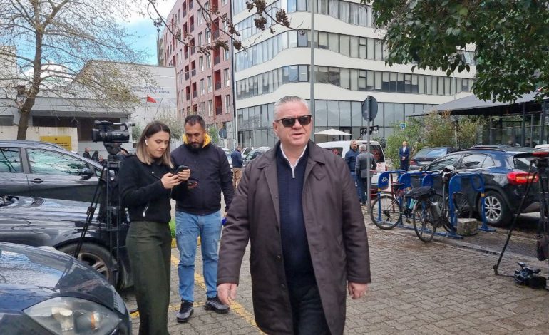 VIDEOLAJM/ Ish-deputeti i PD, Myslim Murrizi paraqitet në SPAK