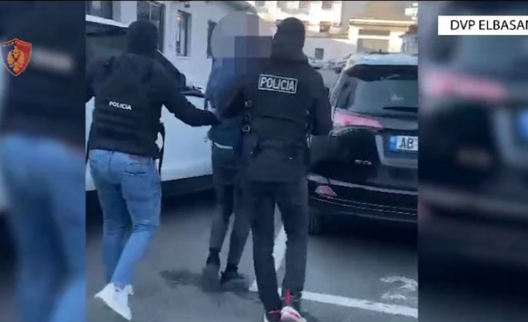 POLICIA NDALON AUREL MEHJAN NË ELBASAN/ Dhëndrin e ish kryebashkiakut Qazim Sejdini