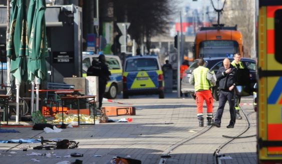 GJERMANI/ Panik në Manheim! Makina futet mes turmës dhe vret një person, plagosen disa të tjerë