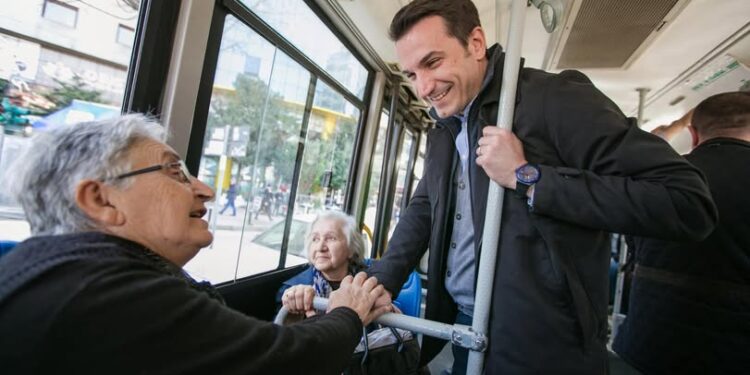 8 MARSI/ Veliaj nga qelia: Ua lash porosi kolegëve, nesër vajzat dhe gratë udhëtojnë falas në të gjitha linjat e transportit…