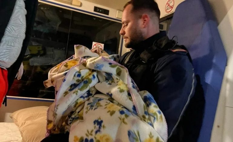 PËRPLASI DISA HERË NË TOKË FOSHNJËN 5 MUAJSHE/ Nis hetimi për nënën e alkoolizuar në Vlorë