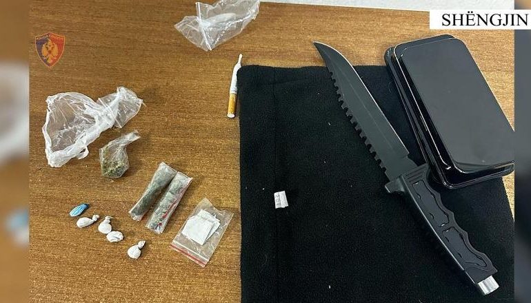 E PËSON KEQ/ Me doza kanabisi dhe kokaine arrestohet, 25 vjeçari në Shëngjin! I sekuestrohet edhe një thikë