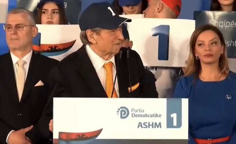 ME KAPELE NË KOKË SI TRUMP/ Berisha kërkon votën nga Kamza, mesazh Ramës: Atij burracakut dy metra që fshihet, i them se…