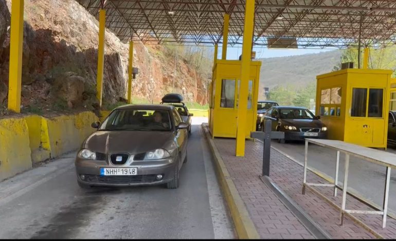 FLUKS LËVIZJESH PËR PASHKË NË KAPSHTICË/ Mbi 18 mijë persona hynë në territorin shqiptar brenda 72 orëve