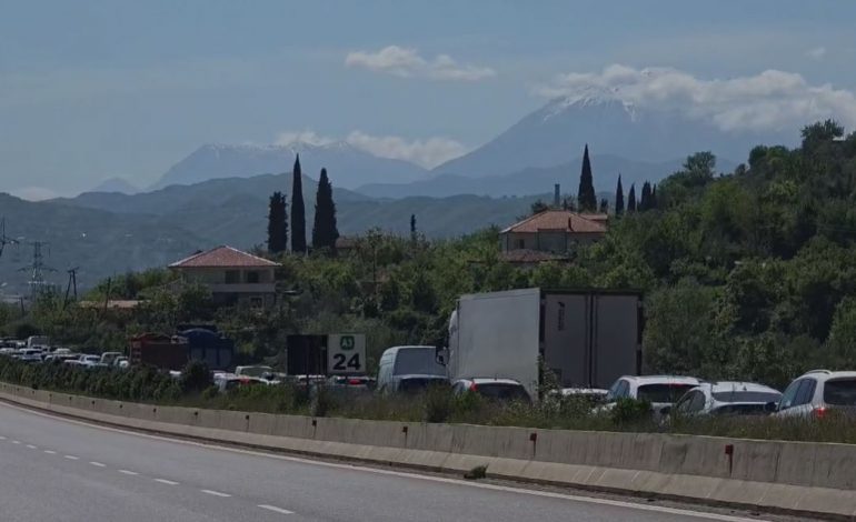 PAMJET/ Situatë e rënduar e trafikut në segmentin rrugor Tuneli i Krrabës–Rrethrrotullimi i Bradasheshit