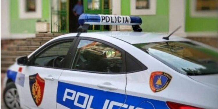 “MË KËRCËNUAN ME ARMË ZJARRI”/ Qytetari telefonon policinë në Kamzë