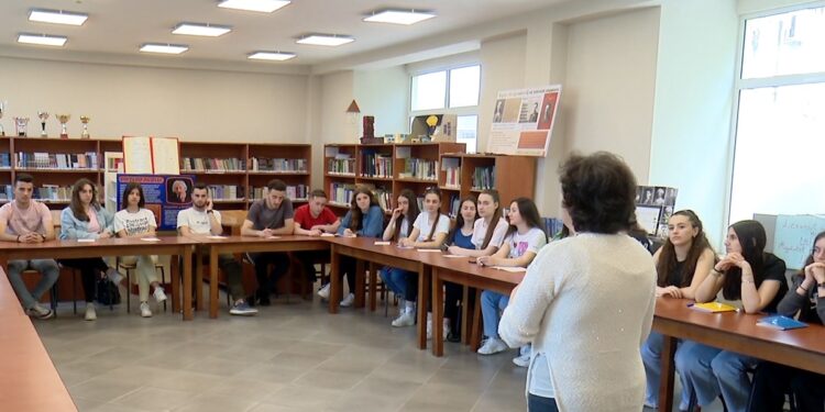 MATURANTËT KËSHILLOHEN PËR MARRIERËN/ Nxënësit orientohen drejt profesioneve që sigurojnë punësimin