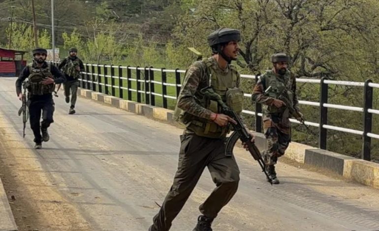 SULMI TERRORIST ME 26 VIKTIMA TURISTA/ India mbyll pikëkalimin kryesor kufitar me Pakistanin