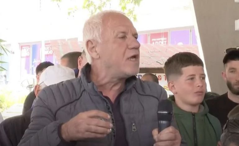 ME GOTËN E RAKISË NË DORË/ Mbështetësi i Berishës në Borsh: 30 herë jam shtruar në psikiatri! Për Ramën kam respekt, por…