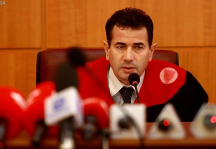 I DËNUAR PËR FSHEHJE PASURIE/ GJKKO i konfiskon apartamentin ish-kreut të Kushtetueses, Bashkim Dedja