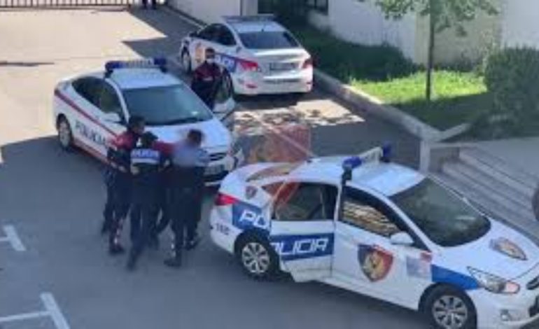 PARANDALOHET NGJARJA KRIMINALE NË FAMILJE/ Arrestohet 64-vjeçari në Korçë që kanosi gruan me thikë