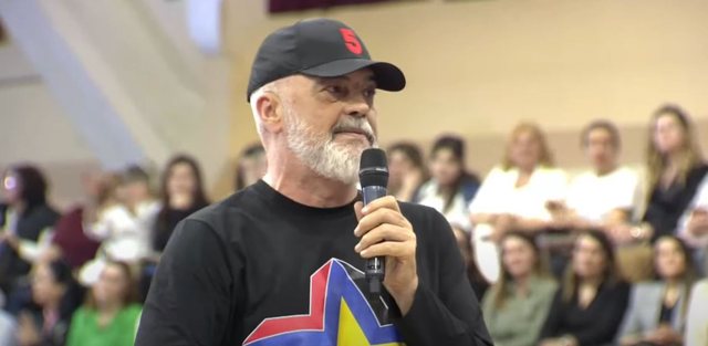 “KAM MËRZITUR DISA BURRA”/ Rama takim me gratë dhe vajzat në Shkodër: Përpiqen tani të më fusin në sherr me të gjithë…
