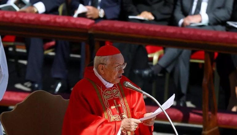 CEREMONIA MORTORE/ Kardinali Re: I dashur Francesco, tani lutju për ne, për Kishën, për Romën dhe për botën
