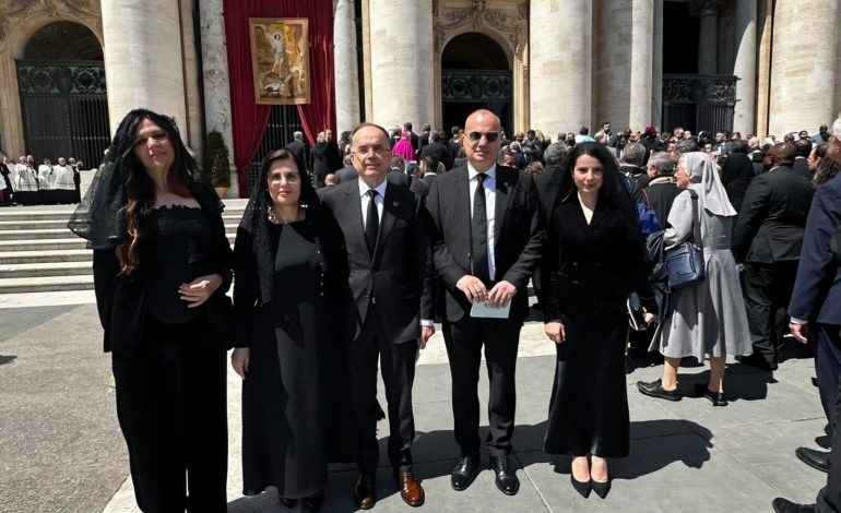 LAMTUMIRA E PAPA FRANCESKUT/ Ministri Hasani: Udhëheqës i paqes dhe në shërbim të jashtëzakonshëm për njerëzimin