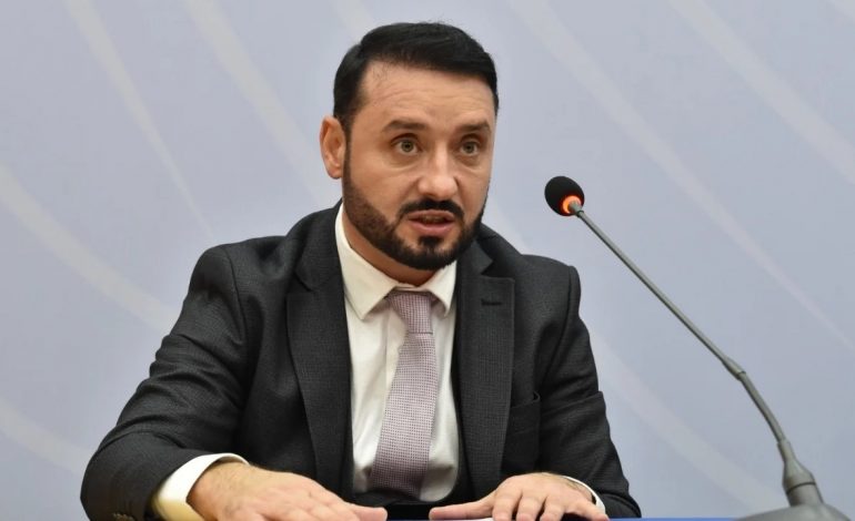 DREJTORI I AMP U PEZULLUA PËR SHPËRDORIM DETYRE/ Gjykata e Tiranës e kthen në detyrë!