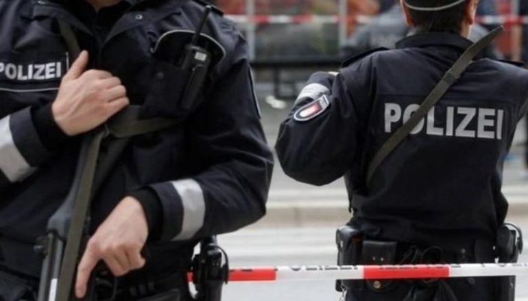 ARRESTOHEN DY SHQIPTARË NË GJERMANI/ U ndaluan nga policia në pikën kufitare Altenheim, pasagjeri me precedentë penalë tentoi të arratiset