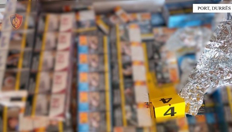 ARRESTOHET 28-VJEÇARI NË DURRËS/ Kishte fshehur cigare kontrabandë në furgon