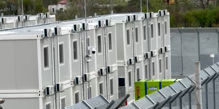 ÇFARË PO NDODH NË GJADËR? Media Italiane: 16 emigrantë janë “zhdukur”! Nuk dihet nëse janë në dhoma izolimi apo…