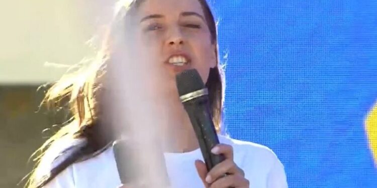 “GAZI I ZEGJINESË ËË…”/ Kandidatja e PS “nuk i ndahet” Bardhit: Më sheh nga TV?! Rama shpërthen në të qeshura