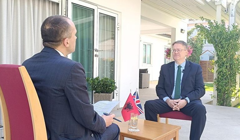 INTERVISTA/ Ambasadori britanik në Tiranë: Problemet për zgjedhjet po adresohen, shikojmë angazhim të autoriteteve në hetime