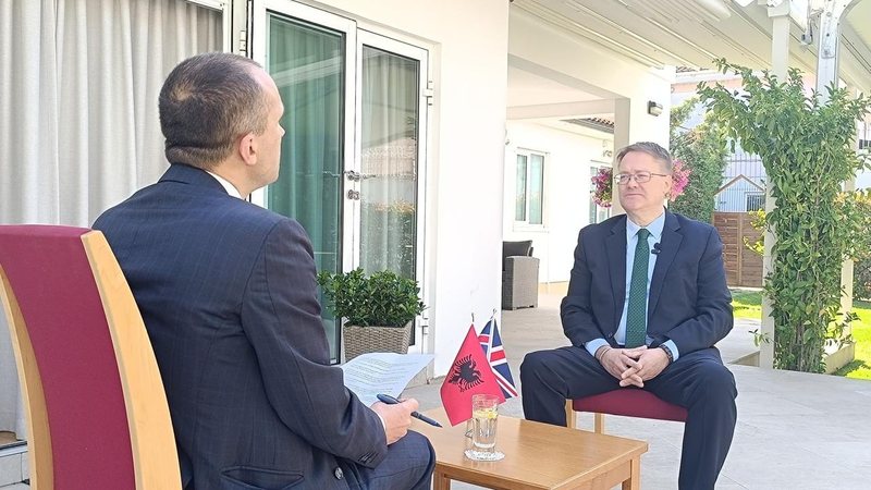 INTERVISTA/ Ambasadori britanik në Tiranë: Problemet për zgjedhjet po adresohen, shikojmë angazhim të autoriteteve në hetime