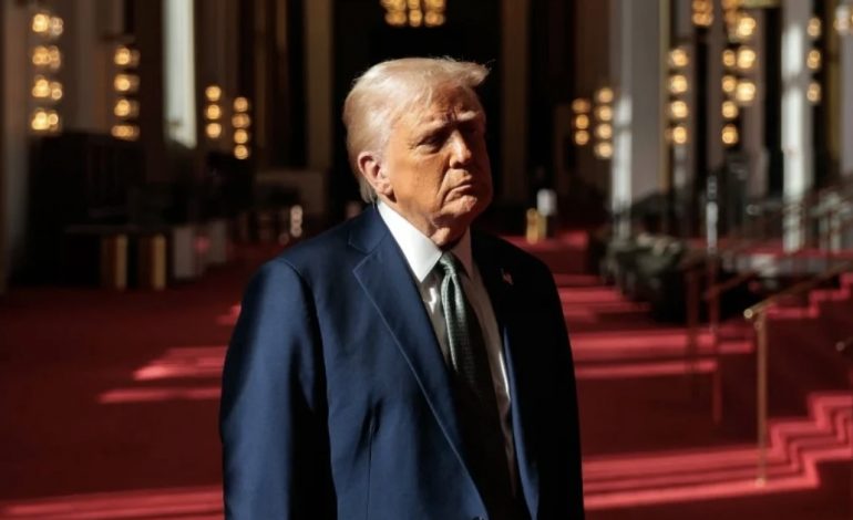 NIS ZYRTARISHT “LUFTA E TARIFAVE”/ Hyn në fuqi urdhri që trondit tregjet globale, Trump fjalim para kombit