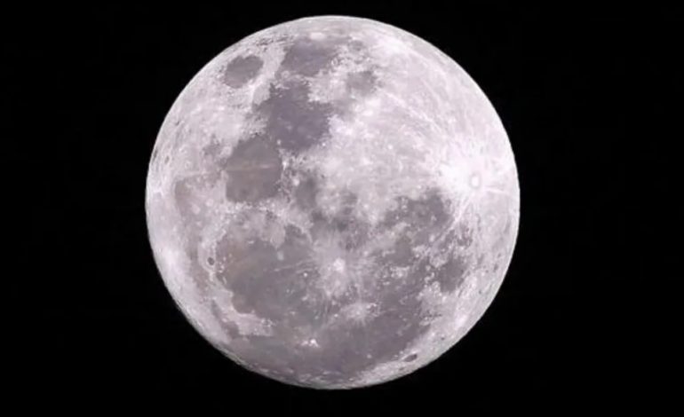 HËNA NË RREZIK/ Rritet mundësia që të goditet nga asteroidi që ishte nisur drejt Tokës