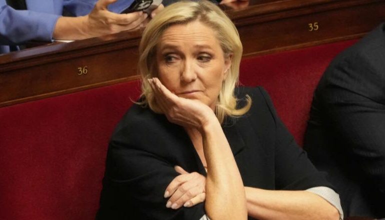 PAS DËNIMIT RRITET MBËSHTETJA NDAJ LE PEN/ Sondazhet tregojnë se 49% e francezëve duan që të kandidojë në zgjedhjet e ardhshme