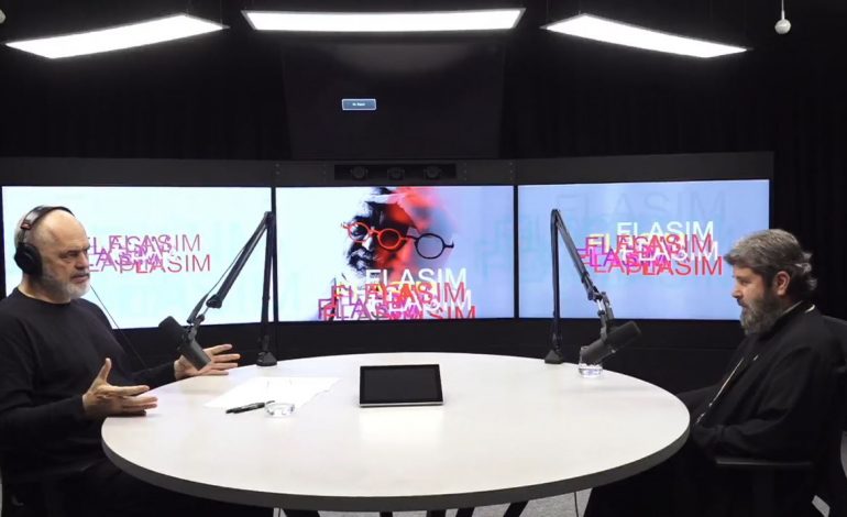 “KUR ECIM BASHKË NË RRUGËN MYSLYM SHYRI PAS MESNATE…”/ Kryepeshkopi Joan në podcastin e Ramës: Leximi i Ungjillit më ndryshoi jetën