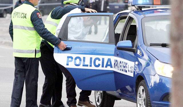 E PËSOJNË KEQ/ Drejtonin makinat në gjendje të dehur dhe pa patenta, policia arreston katër persona