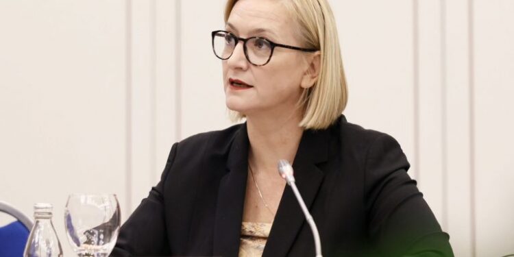 MISHI I PULËS ME SALMONELË/ Reagon ministrja Denaj: Në vijim përmirësojmë sistemet e gjurmueshmërisë dhe kontrollit
