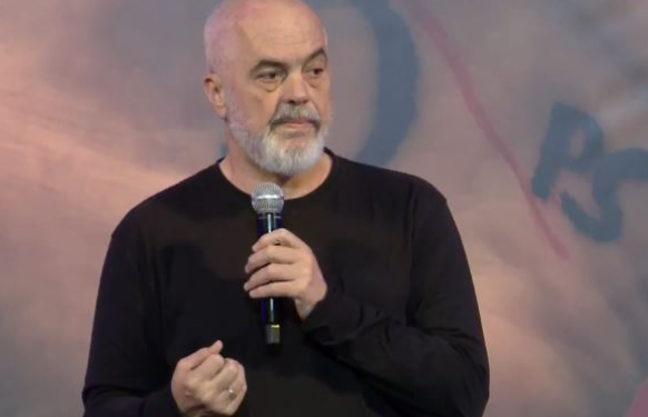 “JEMI KRYELARTË QË DREJTËSIA…”/ Rama nuk kursen batutat: E keni parë Lulin? Vetëm tek pullë si shofer policie thotë “Ku i ke shokët”