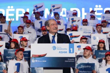“REGJIMI BËRI GJITHÇKA TË FSHIJË…”/ Berisha: Do të rikthejmë projektin e ëndrrave të bijve tanë, do ngrihemi si Feniksi