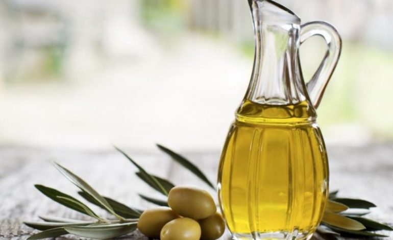 “MOS E KONSUMONI KURRË”/ Hidheni vajin e ullirit sapo të ndryshojë ky detaj