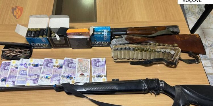 HETIMET/ “Kultivimi” prangos 1 person në Berat, 2 në kërkim! Sekuestrohen mijëra paund, armë dhe lëndë narkotike
