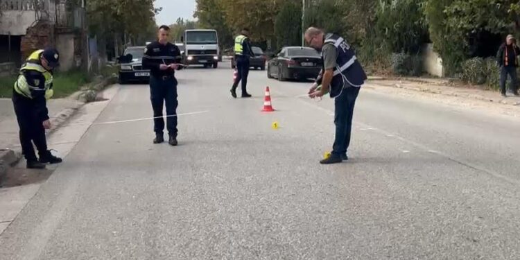 AKSIDENT TRAGJIK NË TIRANË/ Makina përplas dy gra, njëra ndërron jetë në vend