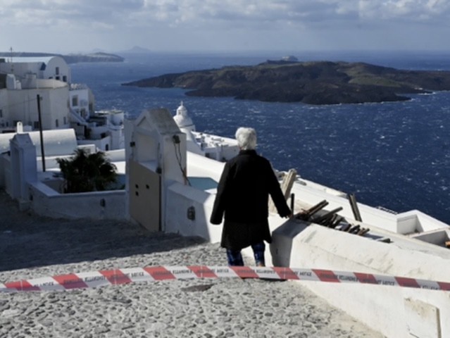 TRAGJIKE/ I bie krevati në kokë, ndërron jetë punonjësja shqiptare në Santorini