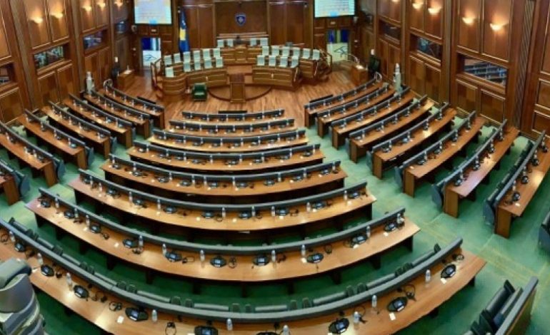 KOSOVË/ Përçahet opozita. Fatmir Limajt drejt një pakti me Kurtin për qeverinë e re. Të martën konstituohet kuvendi