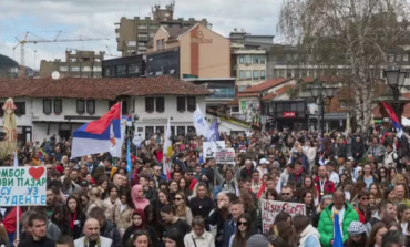 PROTESTAT/ Studentët bllokojnë hyrjen e Radio Televizionit Serb, parlamenti pritet të konfirmojë kabinetin e ri