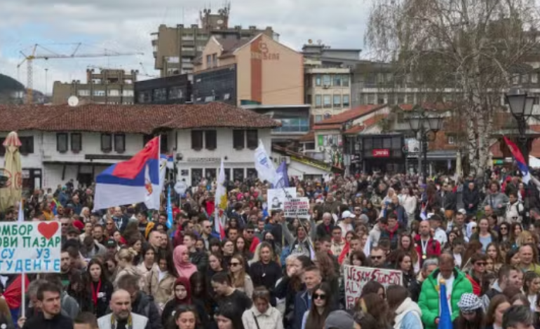 PROTESTAT/ Studentët bllokojnë hyrjen e Radio Televizionit Serb, parlamenti pritet të konfirmojë kabinetin e ri