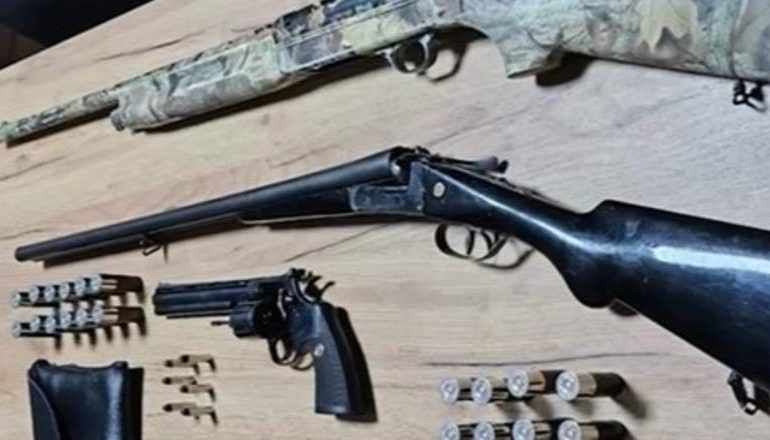 PARANDALOHET NGJARJA KRIMINALE/ Kërcënoi me armë zjarri një grua, arrestohet 37-vjeçari në Tiranë (EMRI)