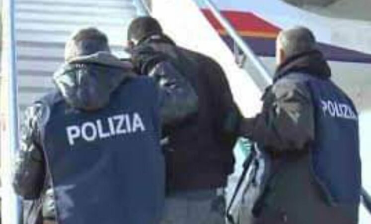 E PËSON KEQ/ Akuzohej për 65 vjedhje në zonën e Astit, policia italiane arreston shqiptarin