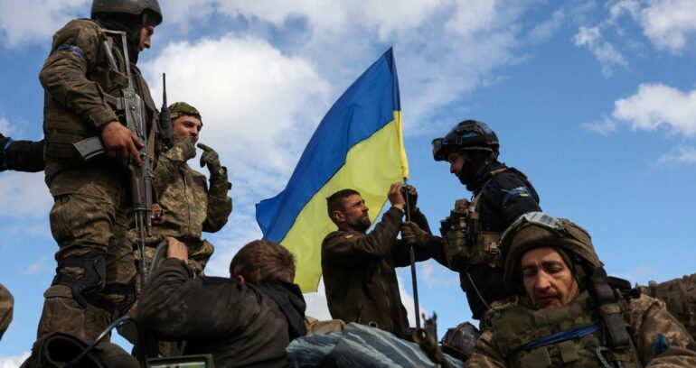 MOSKA BËHET GATI PËR NEGOCIATAT/ Kremlini: Ukraina duhet të bëjë hapin e parë për nisjen e bisedimeve