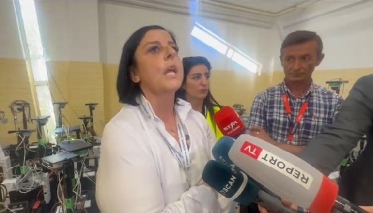 ZGJEDHJET PARLAMENTARE/ 3 KZAZ në Fier ndërpresin punën deri nesër në mëngjes, numëruesit e PD: Jemi të lodhur