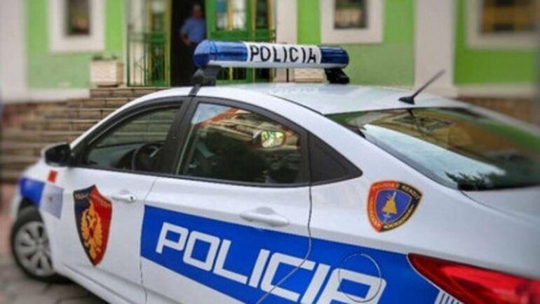 EMRAT/ Vetëplagoset aksidentalisht me armë zjarri që mbante pa leje, arrestohet 37-vjeçari në Lushnje