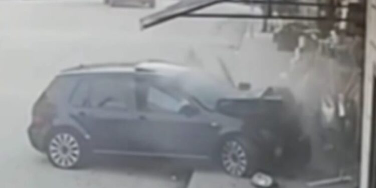 PËRPLASI POLICIN TEKSA UDHËTONTE I DEHUR/ Arrestohet 27-vjeçari në Dibër