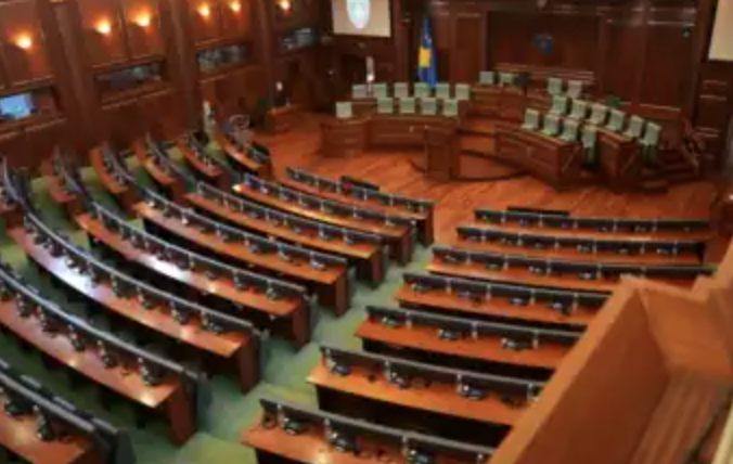 VIJON NGËRÇI NË KOSOVË/ Dështon për herë të nëntë konstituimi i Kuvendit
