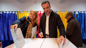 MBAHEN SËRISH ZGJEDHJET NË RUMANI/ Qytetarët votojnë për presidentin e ri