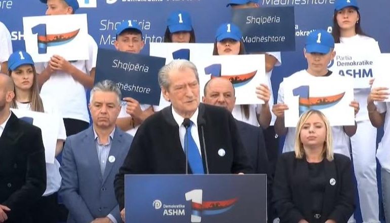 FLET NGA BERATI/ Berisha: 5 mijë euro grant për çdo të ri që hap biznes, asnjë taksë për 5 vite për ata që do kthehen në Shqipëri
